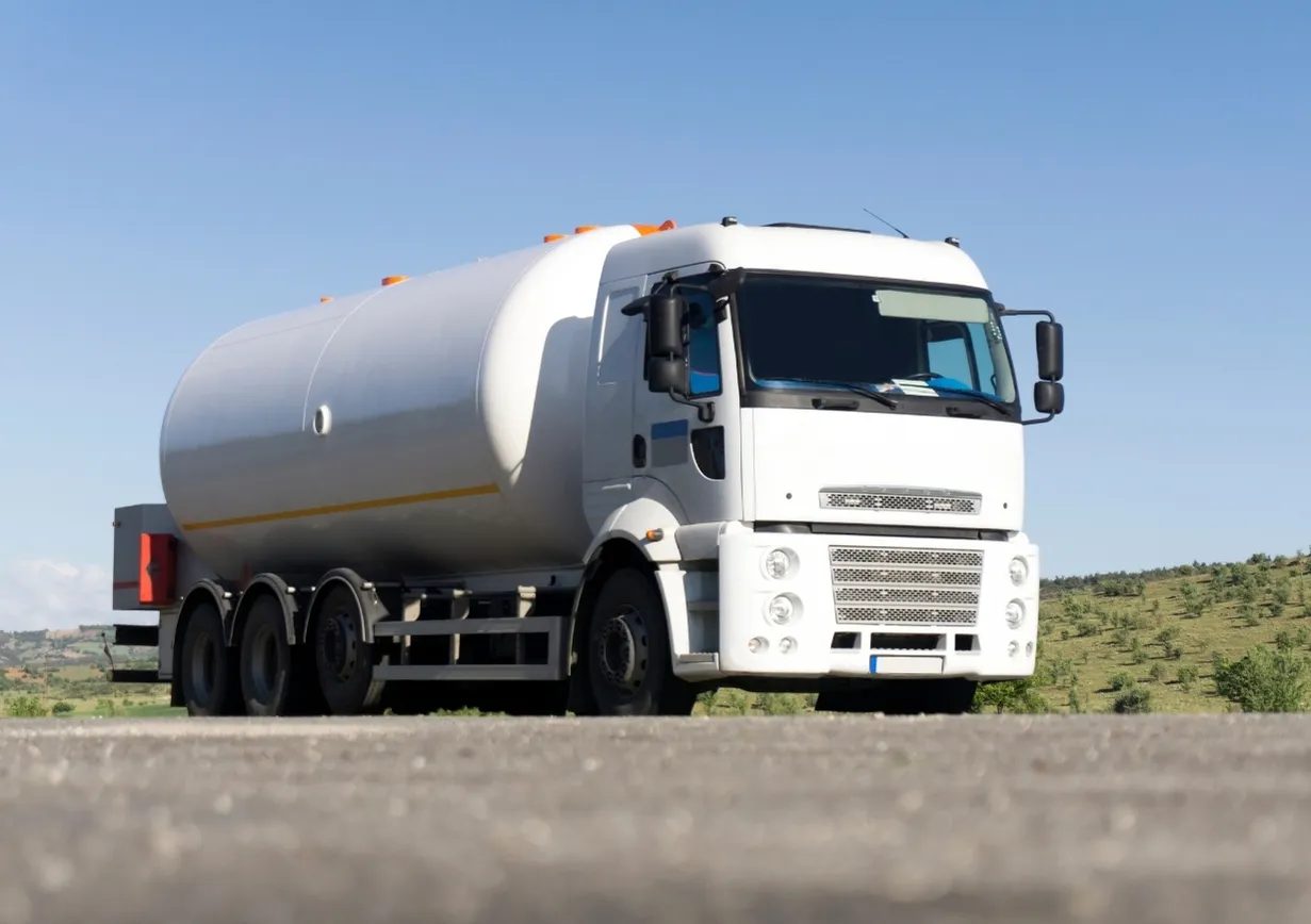 Treyler ve Kamyon Üstü Tanker Arasında Ne Fark Var? Treyler ve Kamyon Üstü Tanker Arasında Ne Fark Var?